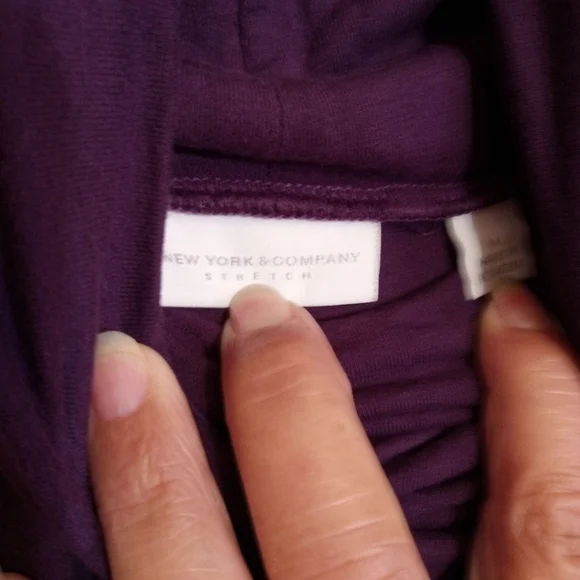 NY&CO eggplant cowl neck pleated stretch top with keyhole and ruched sides - Picture 5 of 7